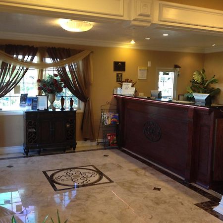 Park Avenue Inn & Suites Викторвил Екстериор снимка