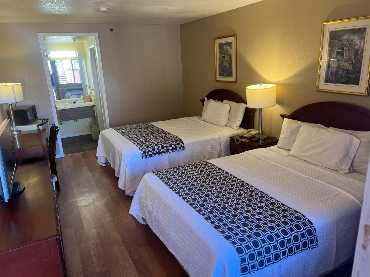 Park Avenue Inn & Suites Викторвил Екстериор снимка