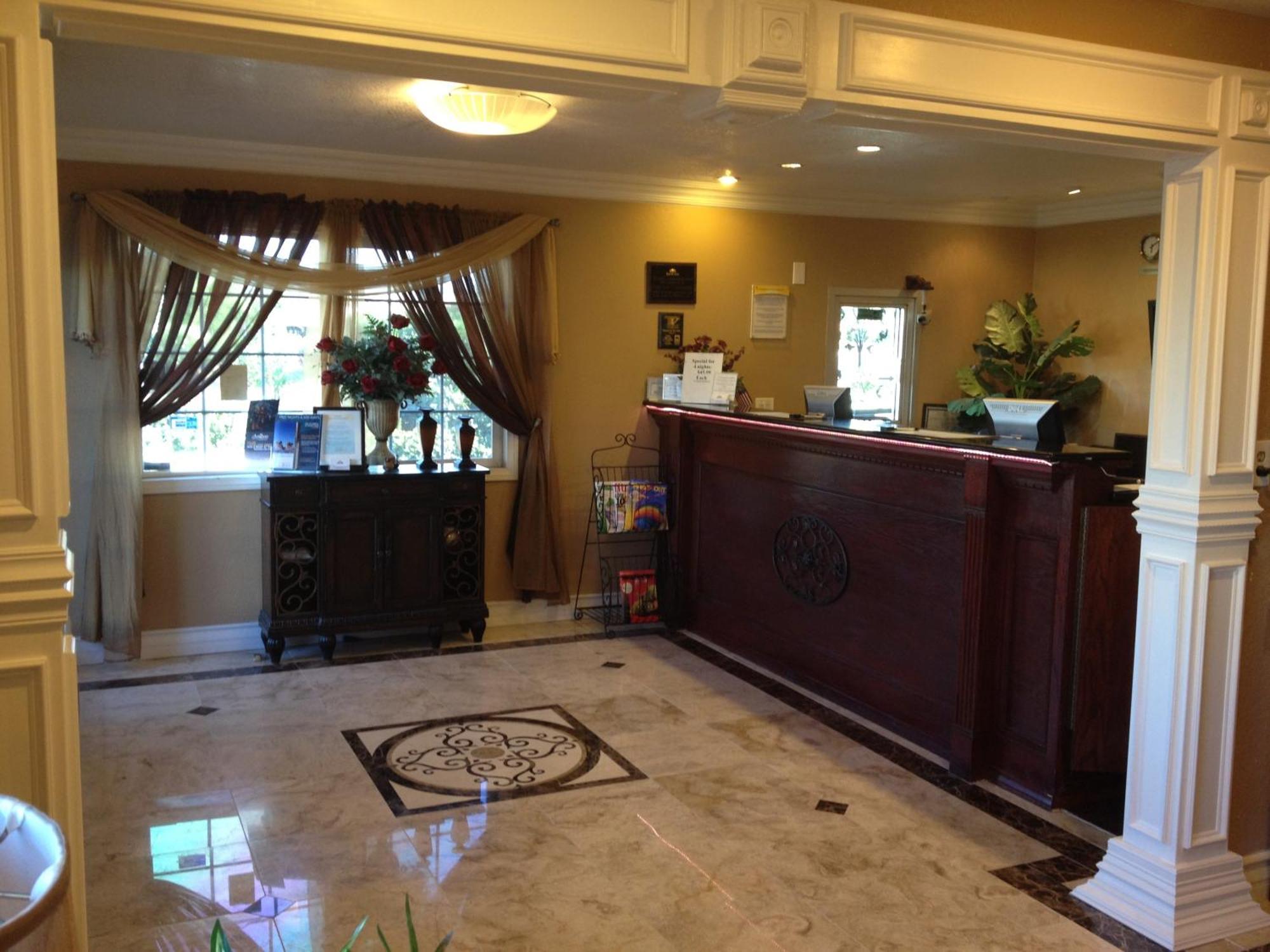 Park Avenue Inn & Suites Викторвил Екстериор снимка
