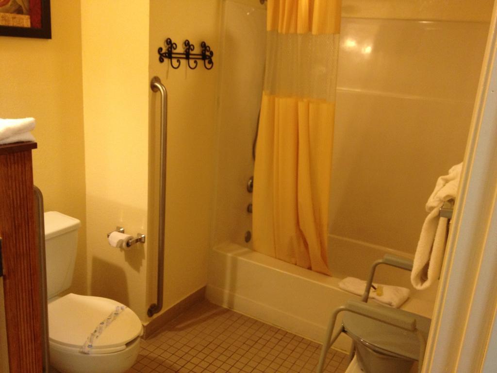 Park Avenue Inn & Suites Викторвил Стая снимка