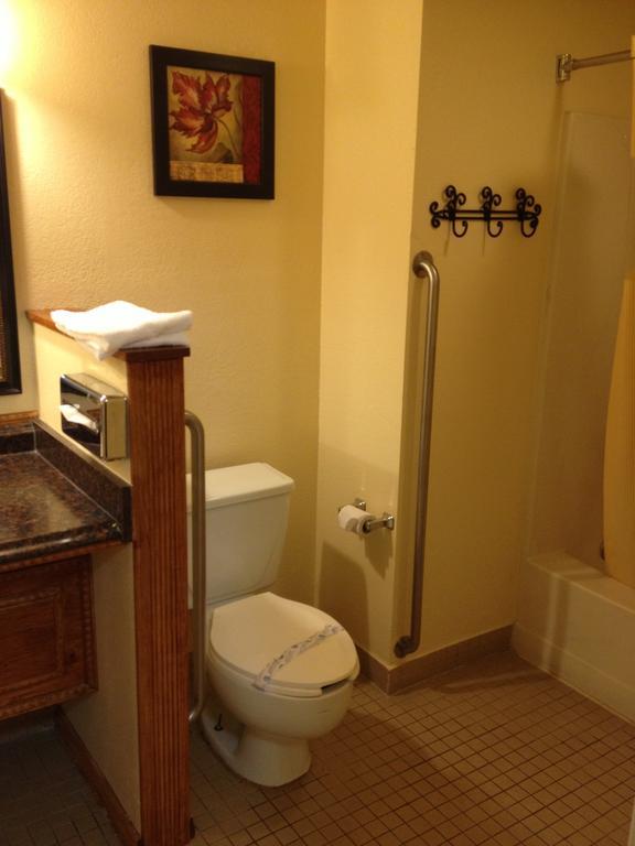 Park Avenue Inn & Suites Викторвил Стая снимка