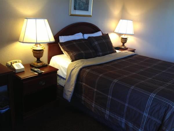Park Avenue Inn & Suites Викторвил Екстериор снимка